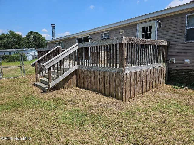 103 Edgewater Lane, Richlands, NC 28574