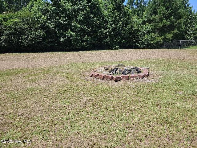 103 Edgewater Lane, Richlands, NC 28574