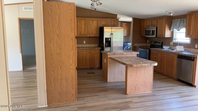 103 Edgewater Lane, Richlands, NC 28574