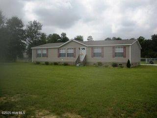 103 Edgewater Lane, Richlands, NC 28574