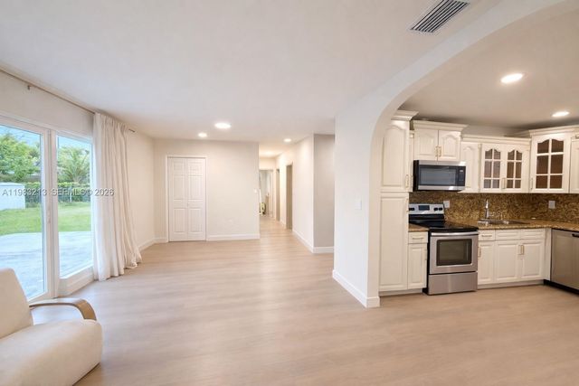 6885 NW 14th Ct 6885, Plantation, FL 33313