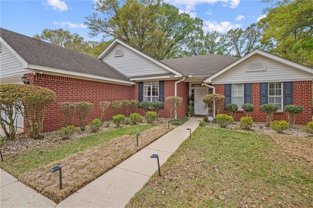 550 Lakeview Woods Drive, Mobile, AL 36695