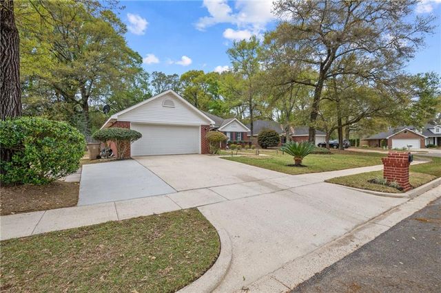 550 Lakeview Woods Drive, Mobile, AL 36695
