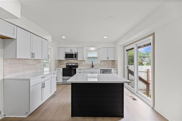 11901 W 100th Street, Lenexa, KS 66215