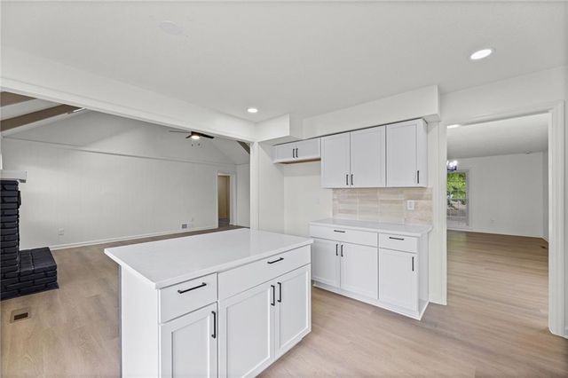 11901 W 100th Street, Lenexa, KS 66215