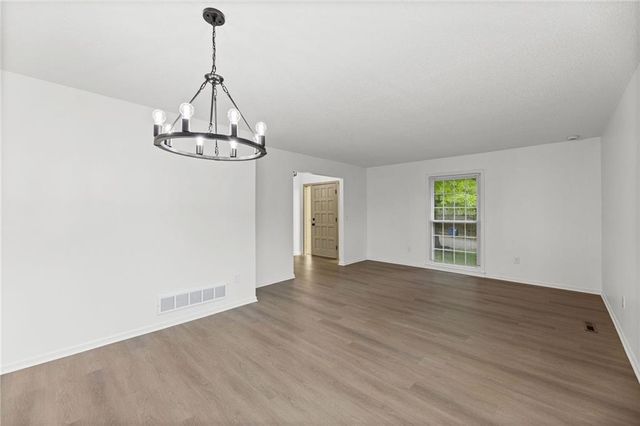 11901 W 100th Street, Lenexa, KS 66215