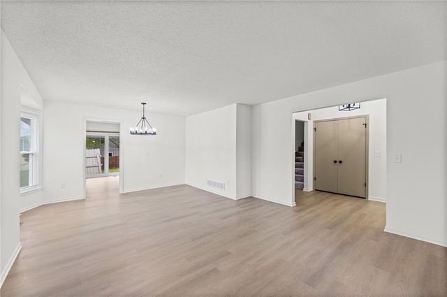 11901 W 100th Street, Lenexa, KS 66215