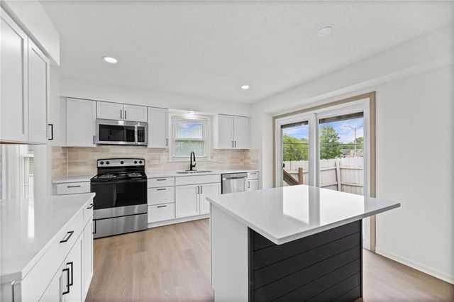 11901 W 100th Street, Lenexa, KS 66215