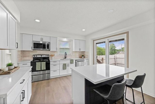 11901 W 100th Street, Lenexa, KS 66215