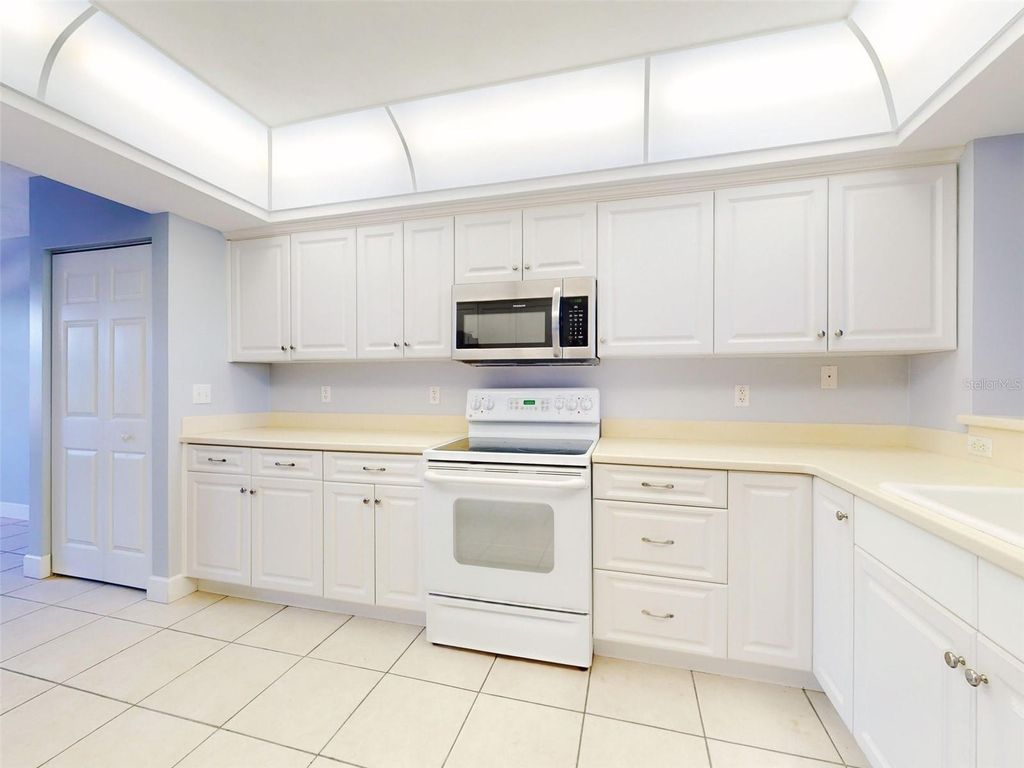 Image 11 of property listing at 430 BOUCHELLE DRIVE 202, New Smyrna Beach, FL 32169