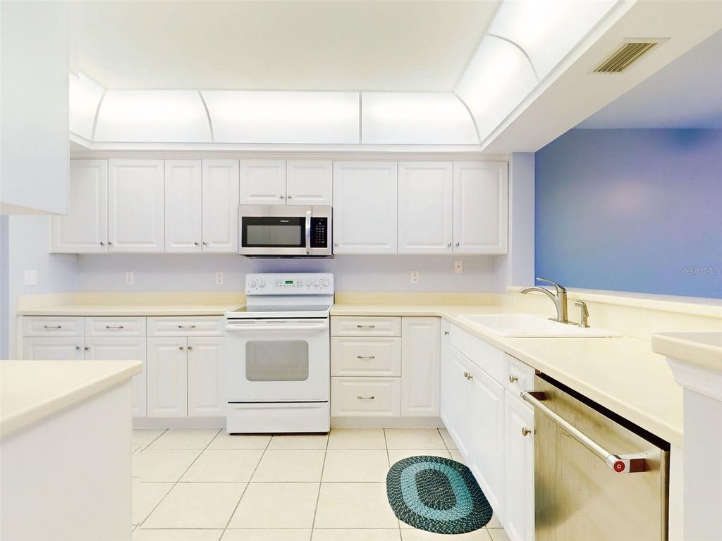 Image 12 of property listing at 430 BOUCHELLE DRIVE 202, New Smyrna Beach, FL 32169