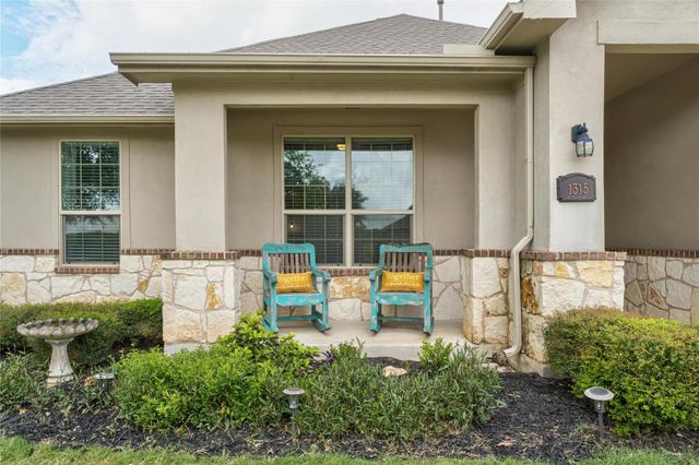 1315 Andalucia DR, San Marcos, TX 78666