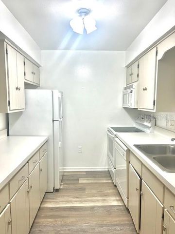 5507 FOUNTAIN LAKE CIRCLE B205, Bradenton, FL 34207