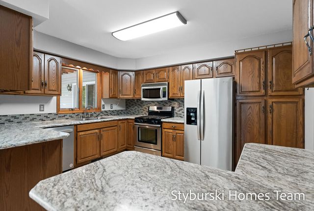 19127 W Spring Lake Road, Spring Lake Twp, MI 49456