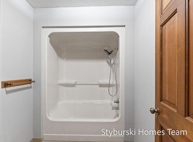19127 W Spring Lake Road, Spring Lake Twp, MI 49456