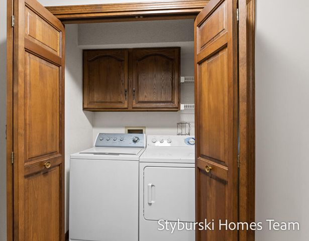 19127 W Spring Lake Road, Spring Lake Twp, MI 49456