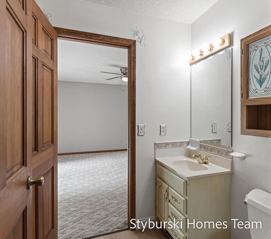 19127 W Spring Lake Road, Spring Lake Twp, MI 49456