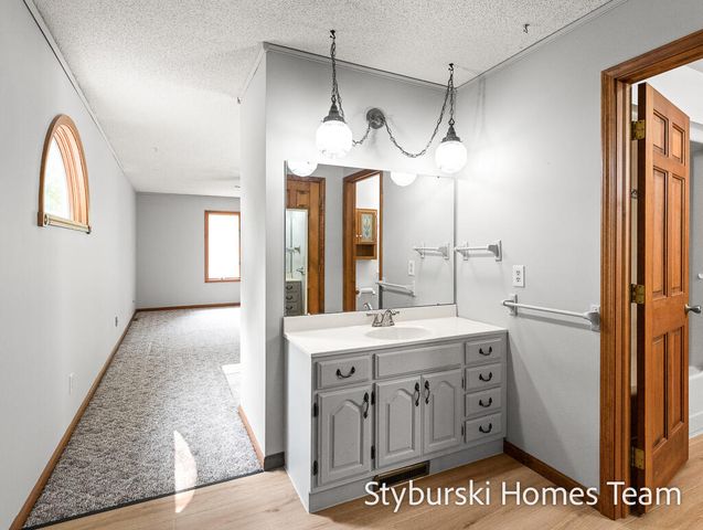19127 W Spring Lake Road, Spring Lake Twp, MI 49456