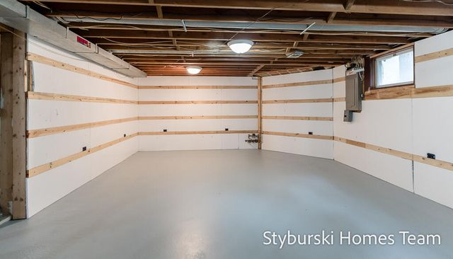19127 W Spring Lake Road, Spring Lake Twp, MI 49456