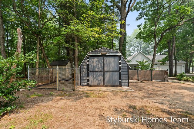 19127 W Spring Lake Road, Spring Lake Twp, MI 49456