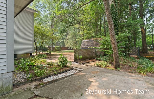 19127 W Spring Lake Road, Spring Lake Twp, MI 49456