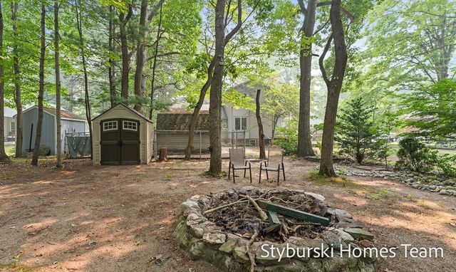 19127 W Spring Lake Road, Spring Lake Twp, MI 49456