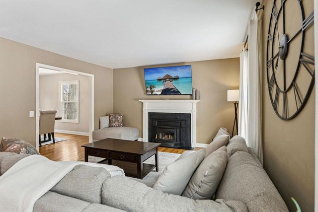 4927 Hickory Trail, Middleton, WI 53562