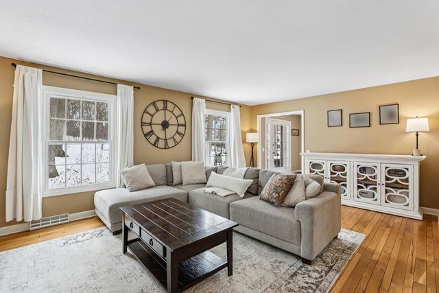 4927 Hickory Trail, Middleton, WI 53562