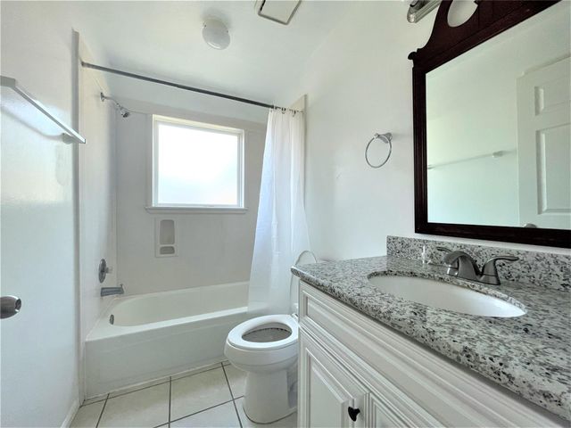 834 Island Meadow Court, Houston, TX 77062
