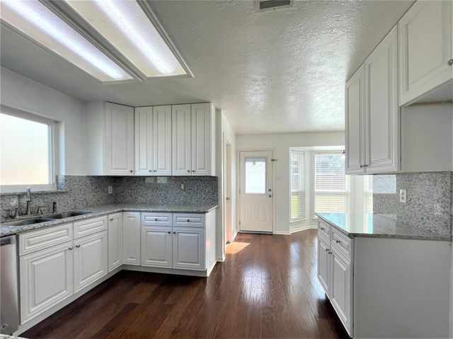 834 Island Meadow Court, Houston, TX 77062