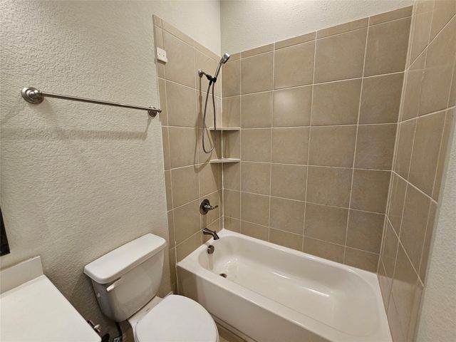 210 Lariat Trail, Waxahachie, TX 75165