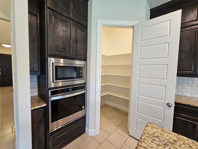 210 Lariat Trail, Waxahachie, TX 75165