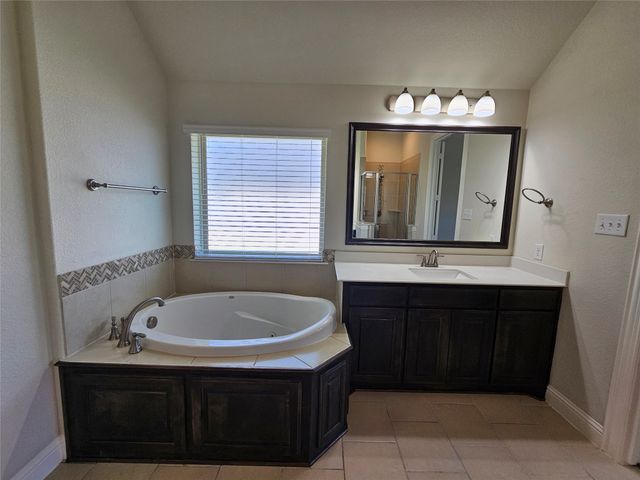 210 Lariat Trail, Waxahachie, TX 75165