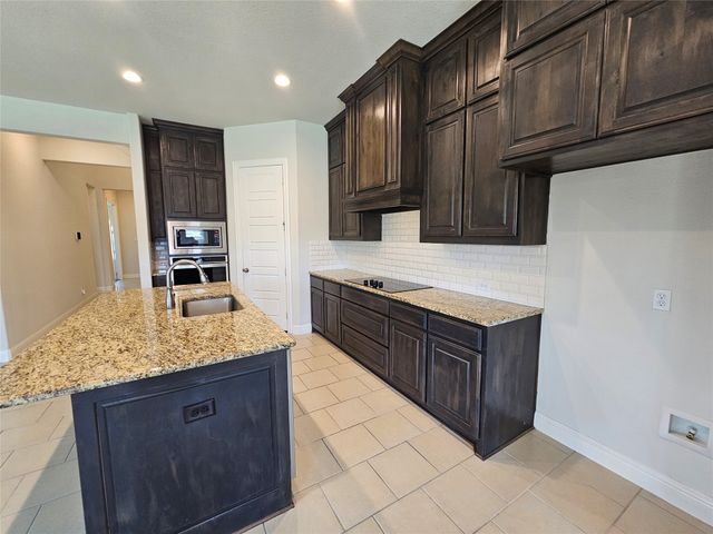 210 Lariat Trail, Waxahachie, TX 75165