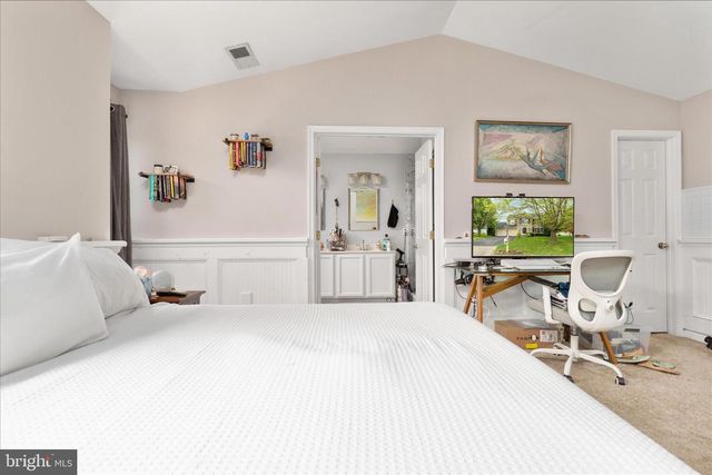 17292 MAGIC MOUNTAIN DR, Round Hill, VA 20141