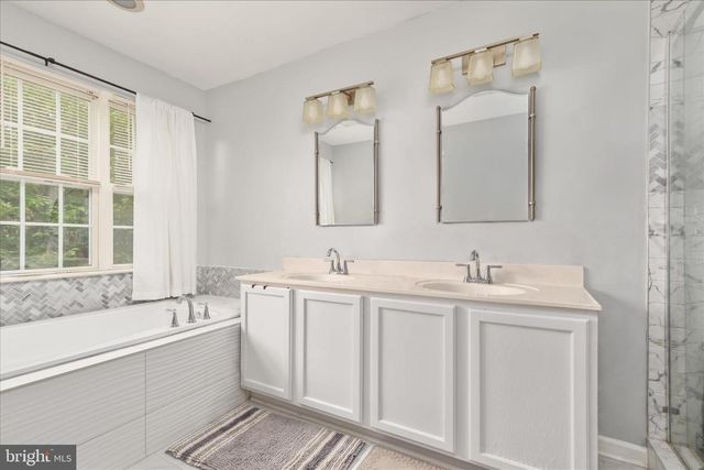 17292 MAGIC MOUNTAIN DR, Round Hill, VA 20141