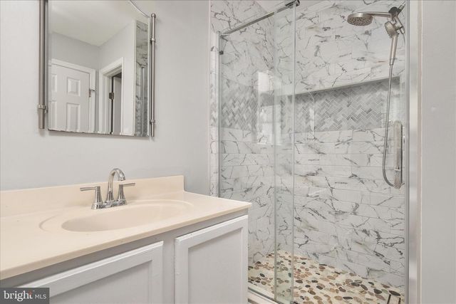 17292 MAGIC MOUNTAIN DR, Round Hill, VA 20141