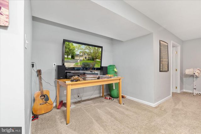 17292 MAGIC MOUNTAIN DR, Round Hill, VA 20141
