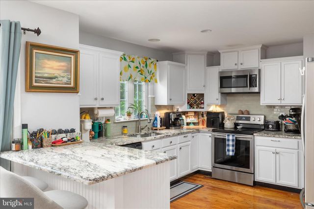 17292 MAGIC MOUNTAIN DR, Round Hill, VA 20141