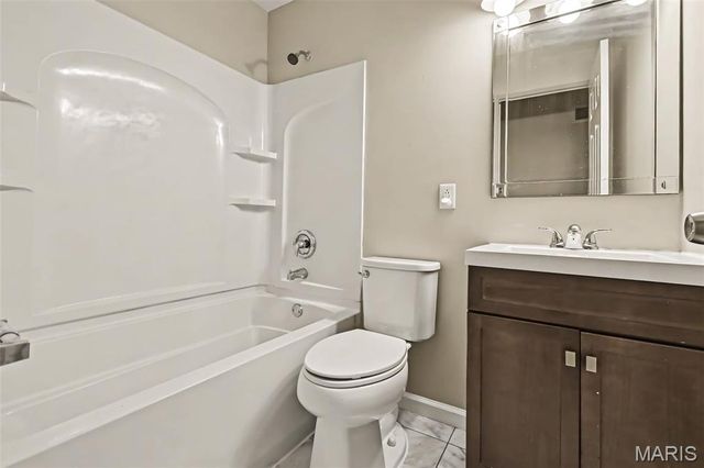 2680 N Waterford Drive, Florissant, MO 63033