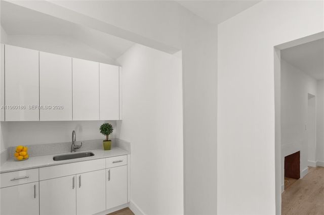 2508 SW 10th St 2508, Miami, FL 33135