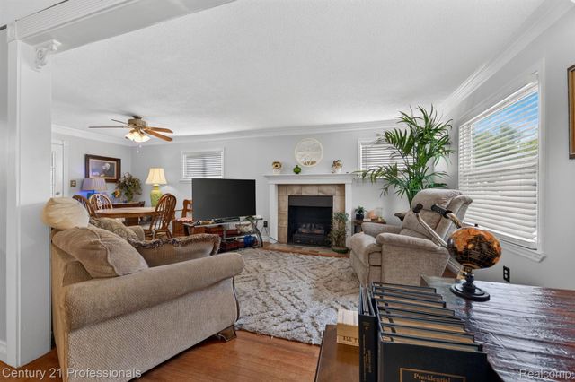 31711 Leona Street, Garden City, MI 48135
