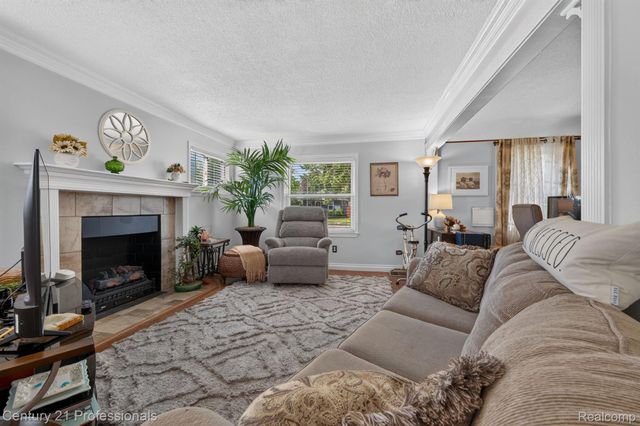 31711 Leona Street, Garden City, MI 48135