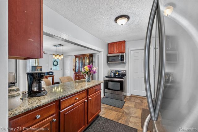31711 Leona Street, Garden City, MI 48135