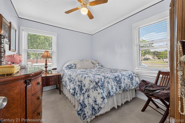 31711 Leona Street, Garden City, MI 48135