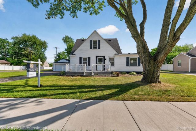 31711 Leona Street, Garden City, MI 48135