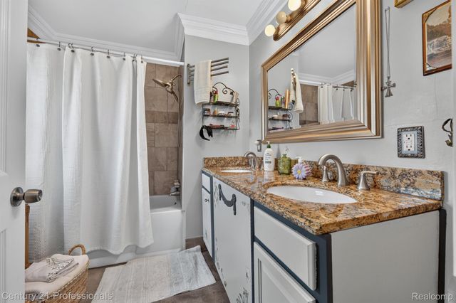 31711 Leona Street, Garden City, MI 48135