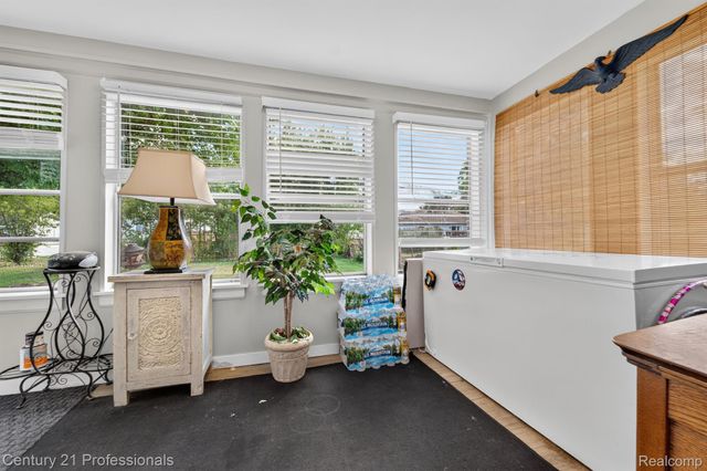 31711 Leona Street, Garden City, MI 48135