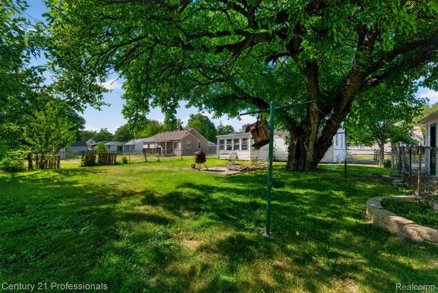 31711 Leona Street, Garden City, MI 48135