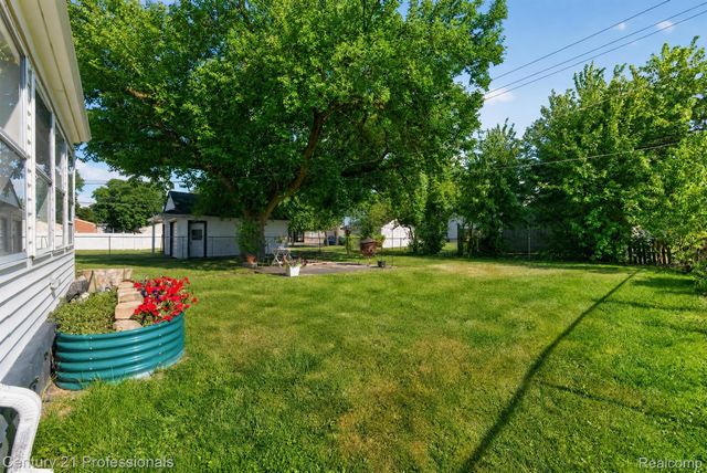 31711 Leona Street, Garden City, MI 48135